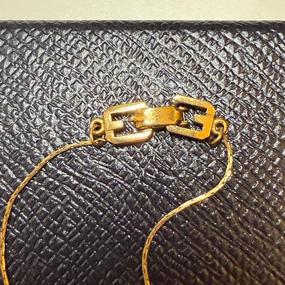 Vintage Gucci G Symbol Gold Tone Necklace - Picture 2 of 3